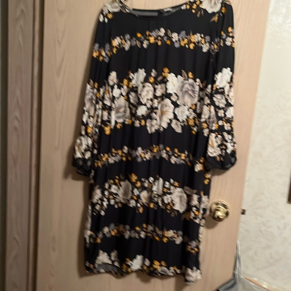 Super cute flowery dress made by old navy size xl - Picture 1 of 6